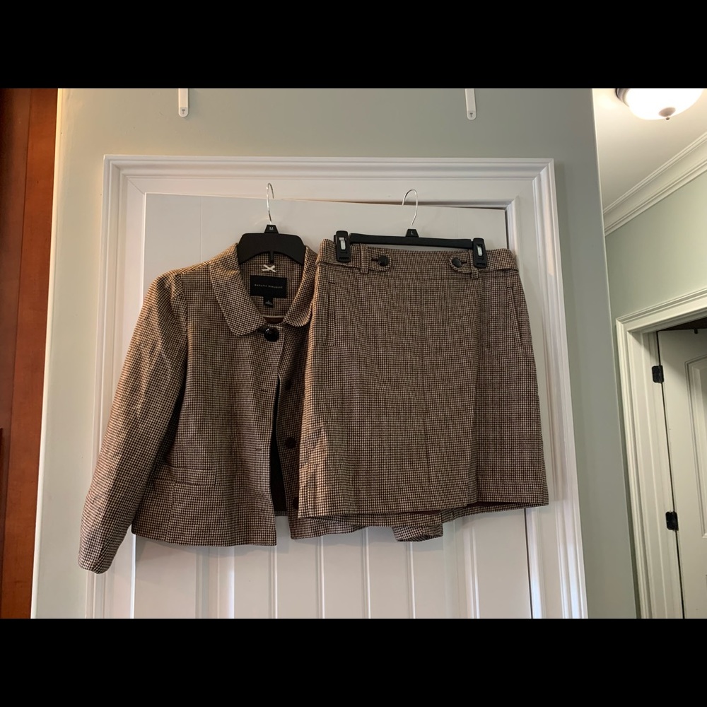 Banana Republic 2007 Women's Suit.  Jacket Size 2/Pants Size 4